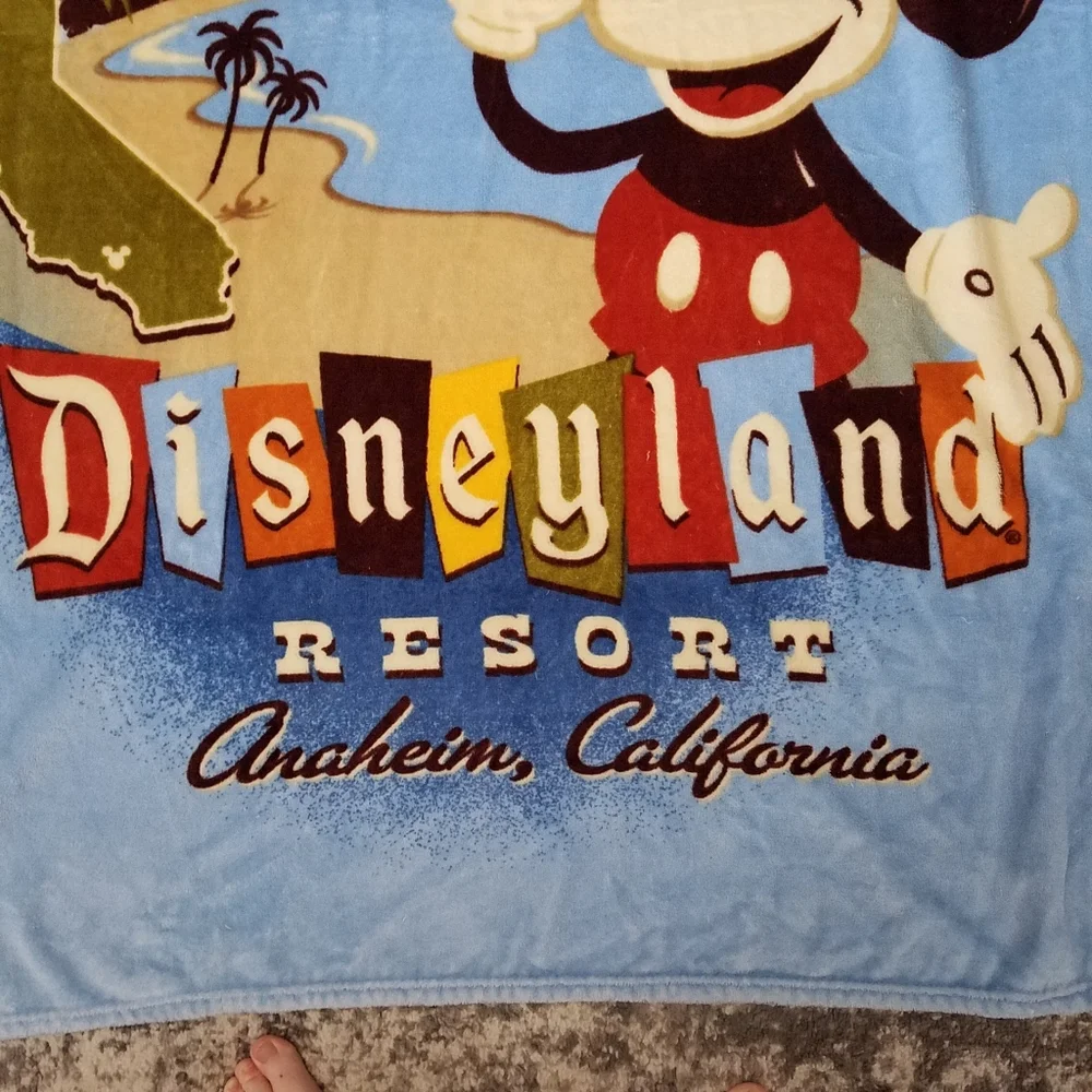 Disney Parks WELCOME TO DISNEYLAND Mickey Blue Fleece Throw Blanket
